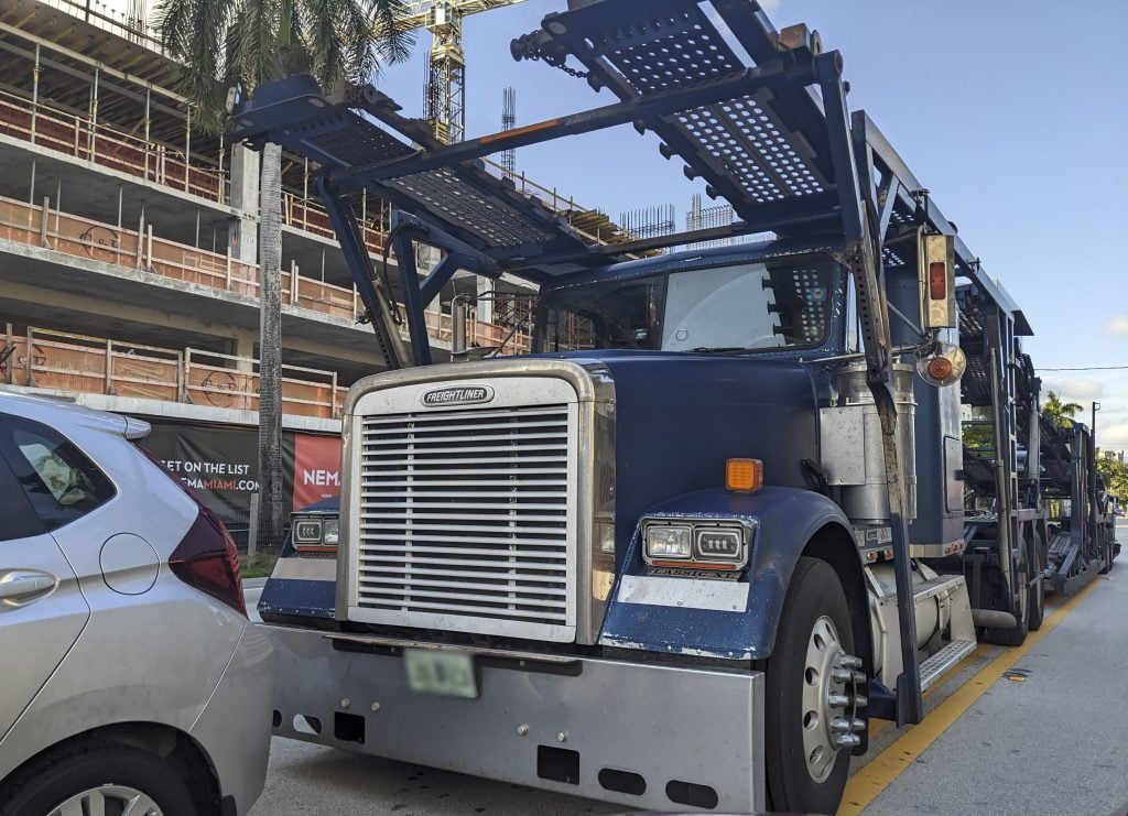Factors to Consider When Choosing an Auto Transporter